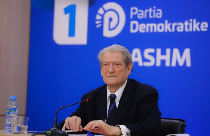 Berisha me akuza të forta: Lejet e ndërtimit i menaxhon Suel Çela ...