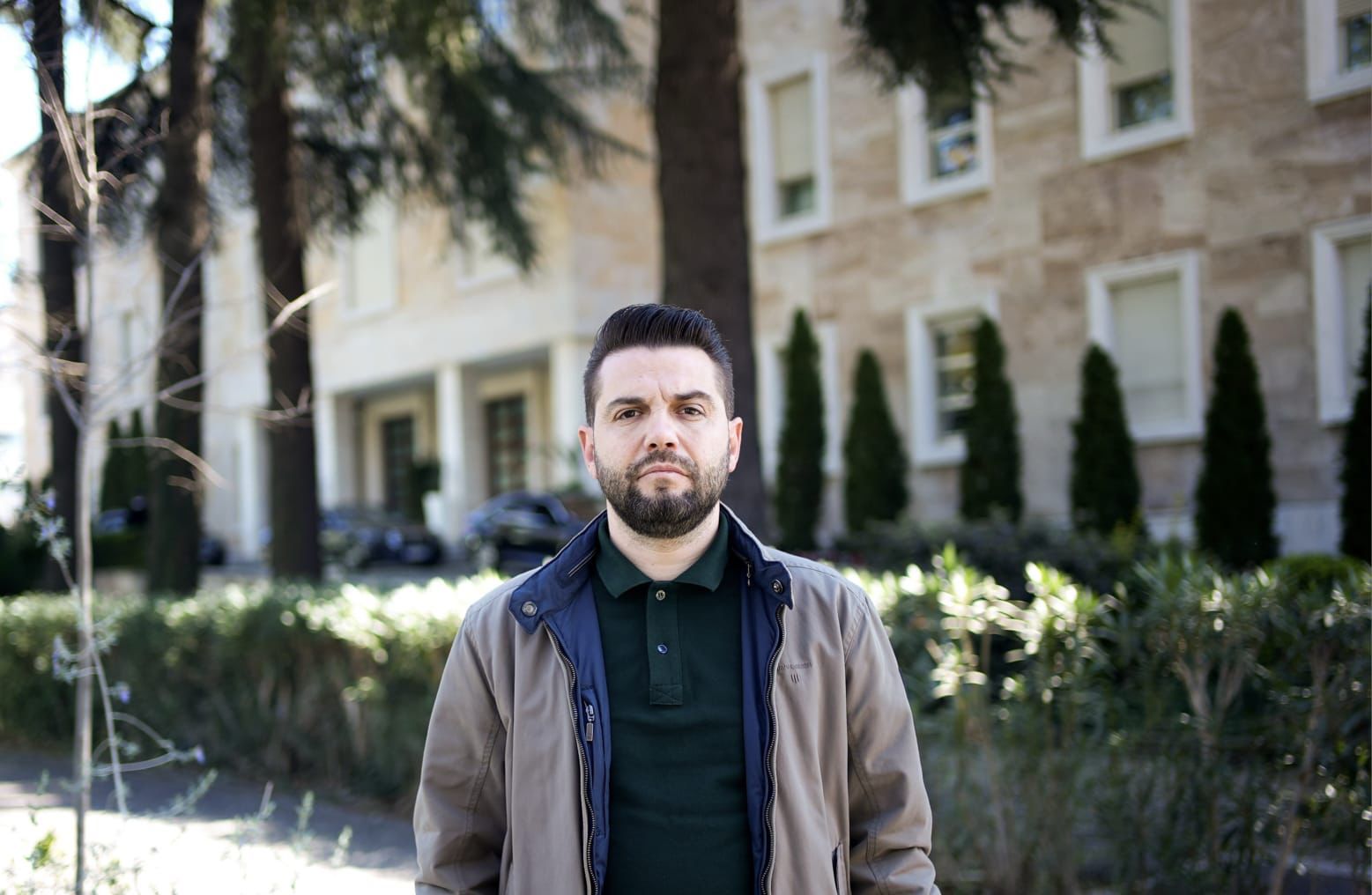 Kujdes  luani vetëm në trotuar 