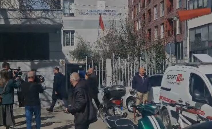 Prinderit E Martin Canit Ne Spak