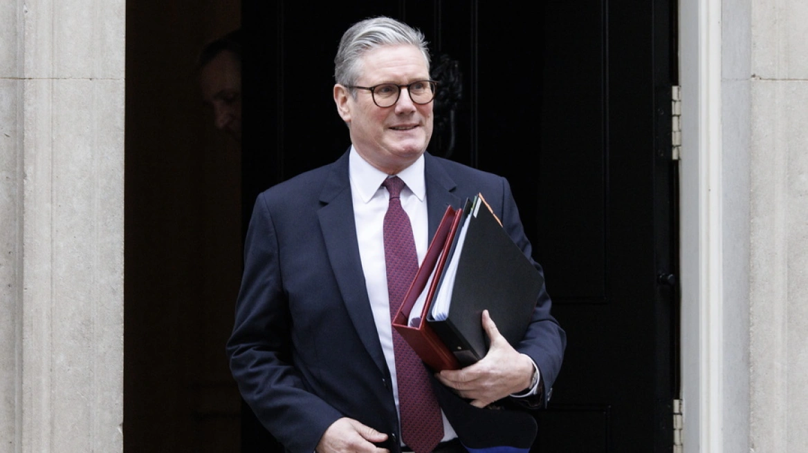 Prapaskenat e largimit  The Guardian  Ekipi i Starmer filloi të dorëzojë përgjegjësitë përpara dorëheqjes