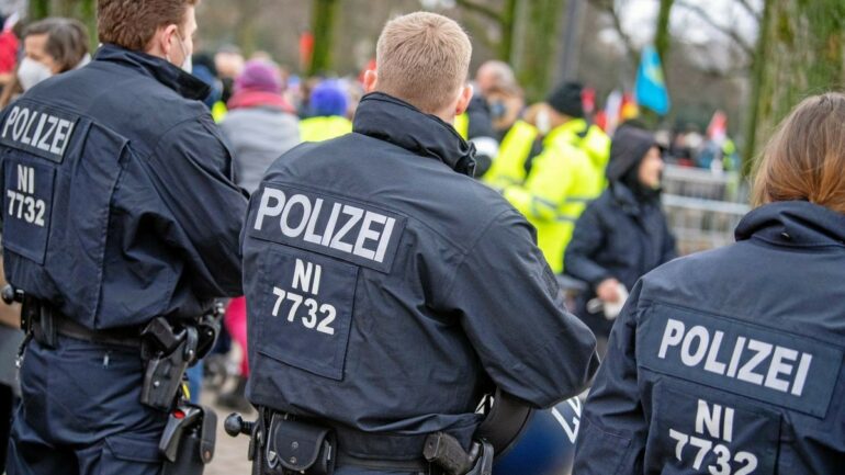 237463057 1674658524 V16 9 1200