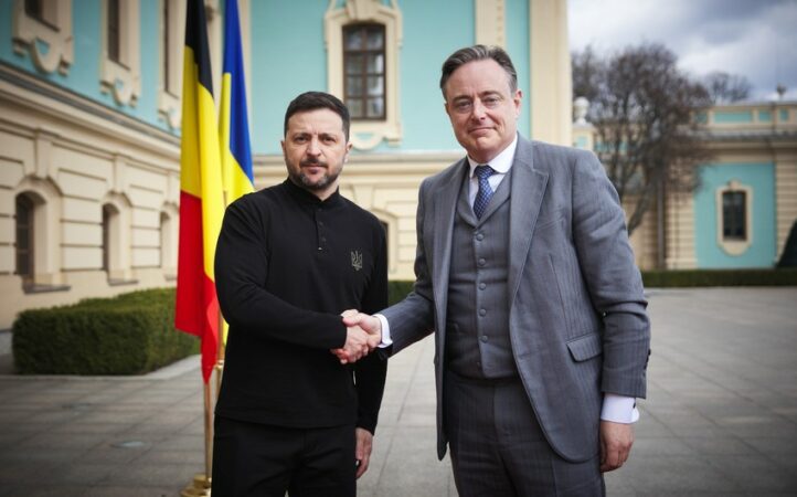 76ab8438 9a39 30e6 A61e 07f950dc0c61 850