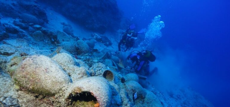 806x378 1100 Year Old Sealed Amphora Found In Shipwreck Off Southern Turkiye 1745784179825