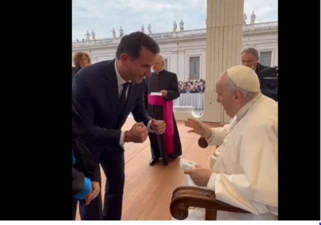 Veliaj Papa Francesku1