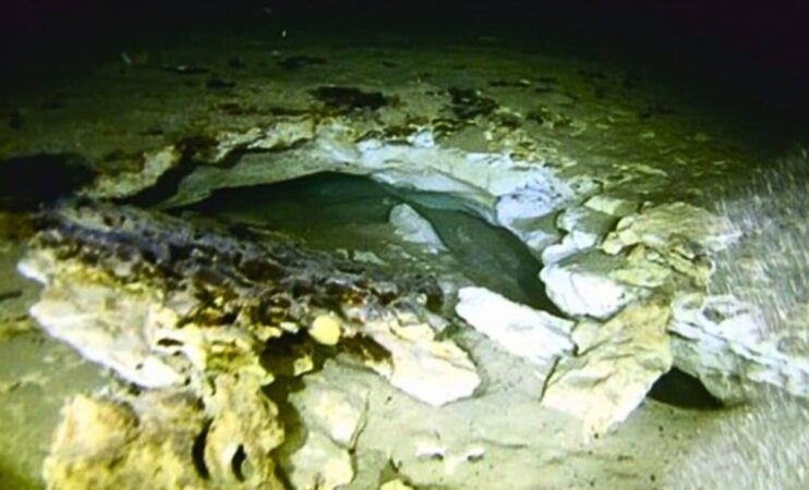 Robot Reveals Active Mud Volcanoes Beneath Lake Baikal 1536x931