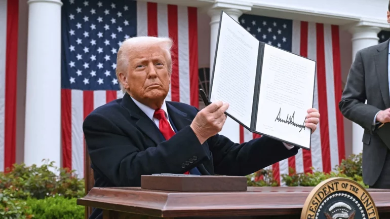 Trump Diatagma Afp Xrwma