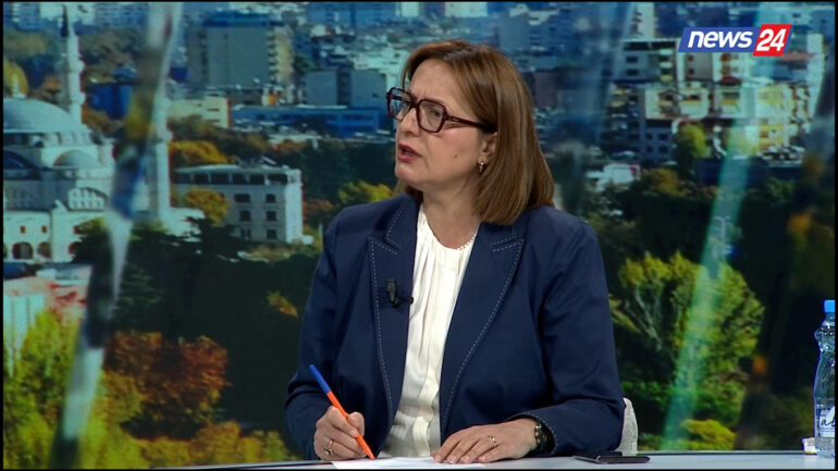 08 05 25 Aeroporti I Vlores Hapet Kr.00 00 13 14.still039