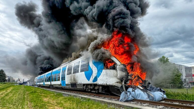 7123fd0ec91a91dc05c7ac4d680a2358,38957fd6