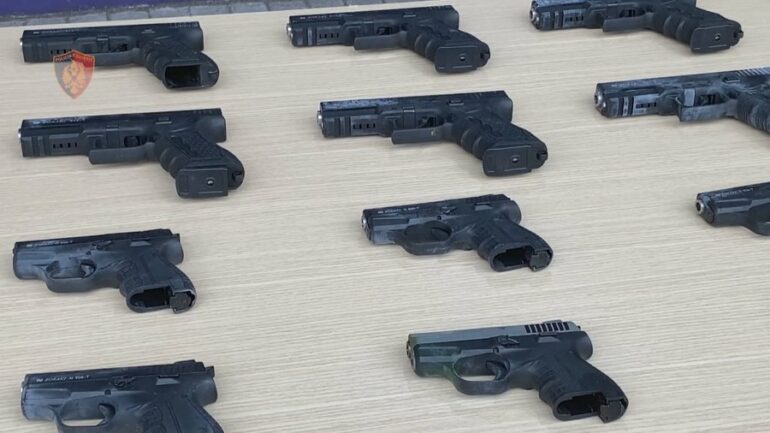 900 0 1734089766xkr Armet Kosove Shqiperi Frame 376 682