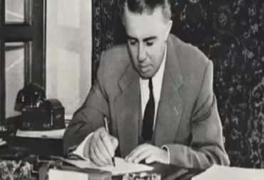 Enver Hoxha Ne Zyre 550x375