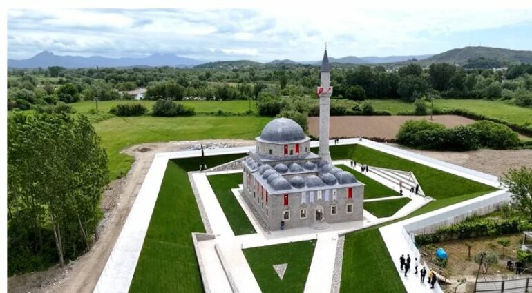 Xhamia E Plumbit Shkoder1