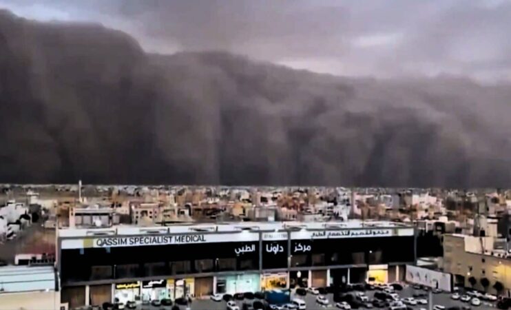 Hundred Meter Sandstorm In Saudi Arabia 1536x931