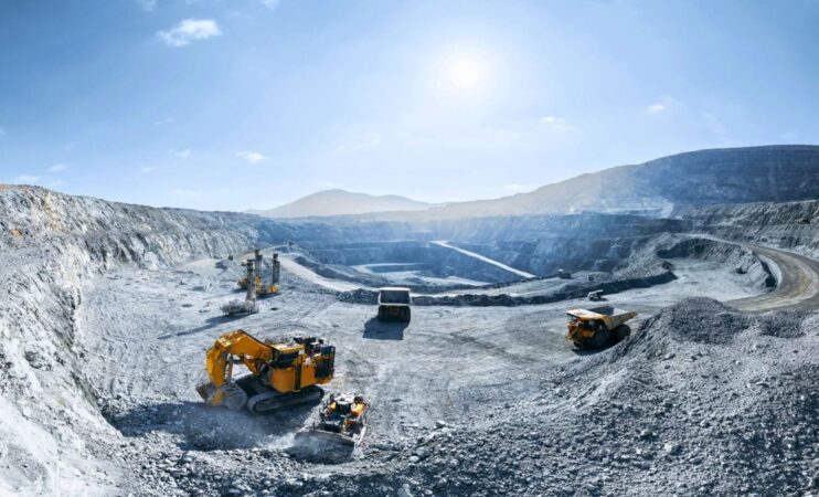 Large Yellow Mining Truck Carrying Quarry Coal 1536x931