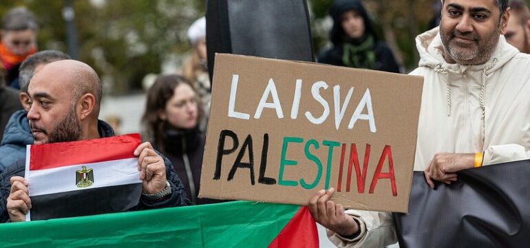 806x378 Pro Palestinian Demonstrators In Vilnius Call On Lithuania To Sanction Israel 1748867437254