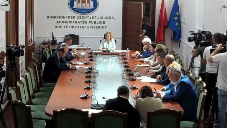 Komisioni I Ligjeve1