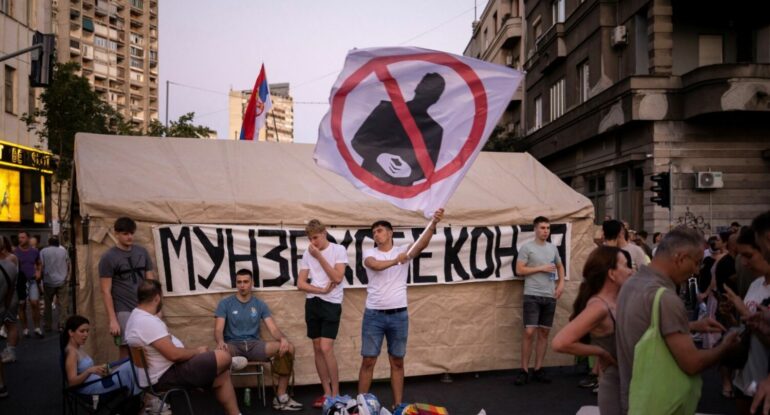 Protesta Serbi1