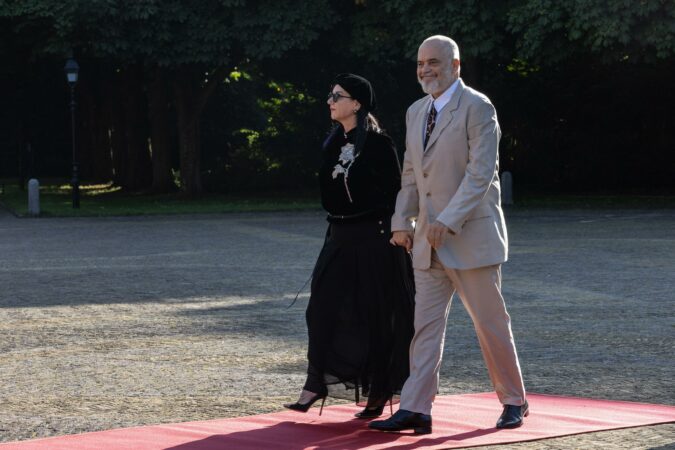 Rama, Linda Damiti Nato, Holand