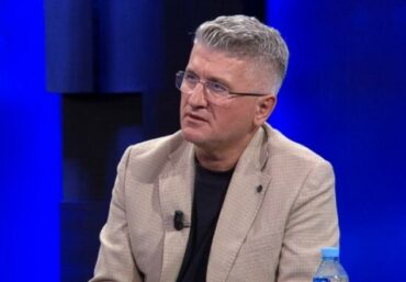 Agron Gjekmarkaj Ne Studio