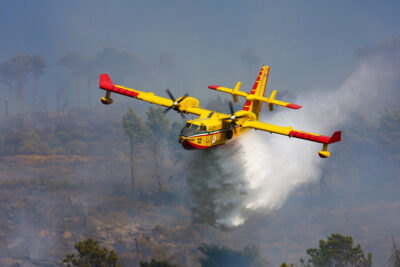 fires-in-lura-e-dukat-italy-and-greece-send-two-canadair