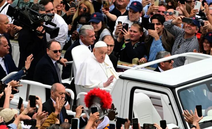 Papa Francesku1