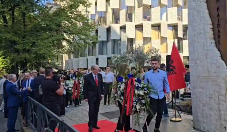 Berisha Te Perkujtimorja E Azem Hajdarit