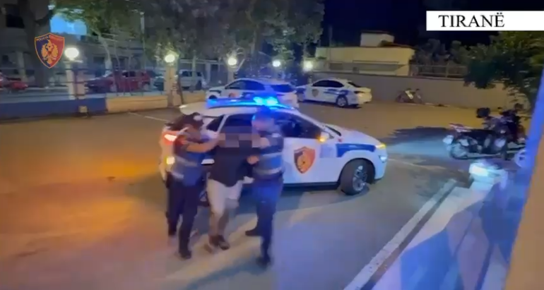 Policiaaa Tiraneeee