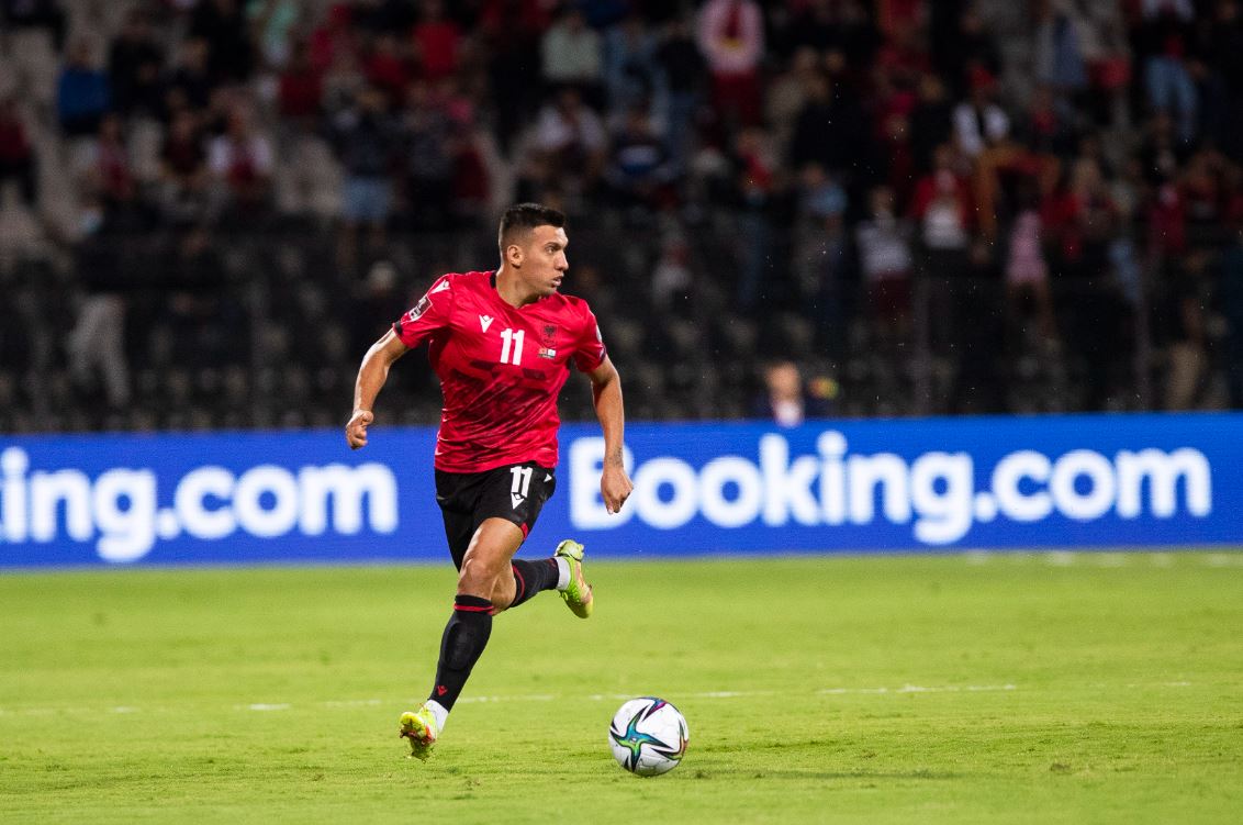 Uzuni nuk ia del, bashkë me Kaçurrin përfundon në tribunë