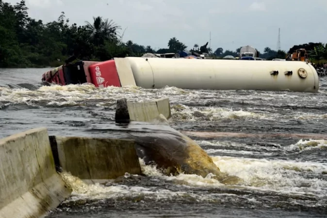 1,000 Persona Evakuohen Nga Baza