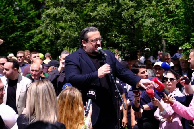 558424237 10163228392978389 3231942506330865840 N