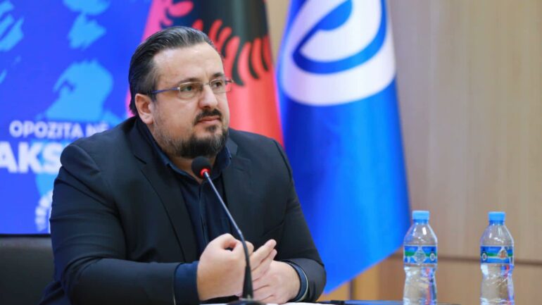 573287821 10163318992473389 5543232688322113883 N