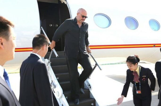 Edi Rama Charter Avion Udhetime