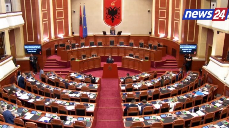 Kuvendi I Shqiperise3