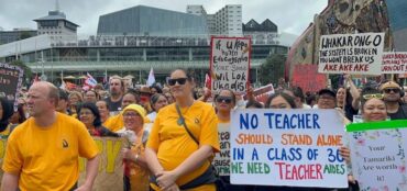 Mbi 100,000 Neozelandezë