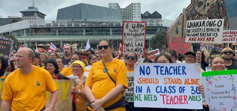 Mbi 100,000 Neozelandezë