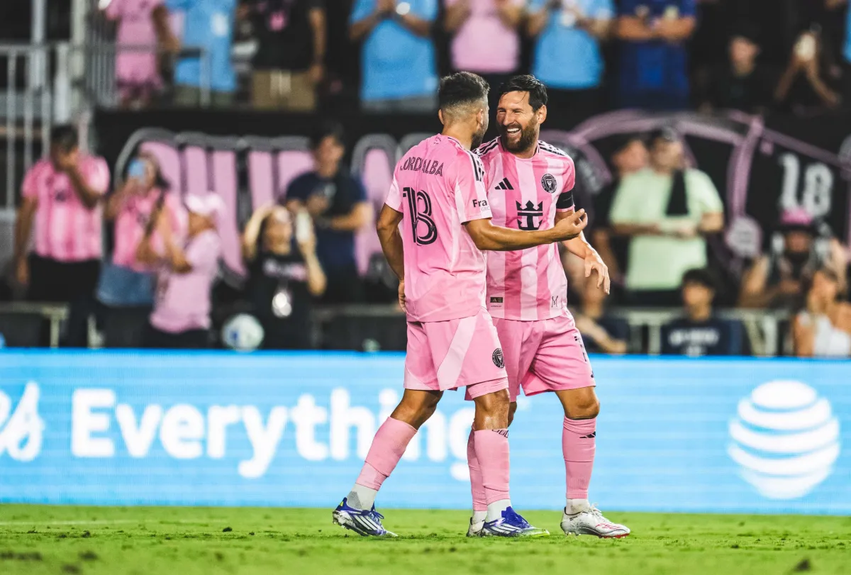 Largimi nga futbolli i Busquets dhe Jordi Alba, Messi i emocionuar: Kur e kupton se momenti jot do vijë së shpejti Largimi nga futbolli i Busquets dhe Jordi Alba, Messi i emocionuar: Kur e kupton se momenti jot do vijë së shpejti