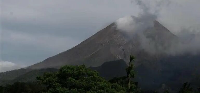 Mijëra Të Evakuuar Dhe Të Zhvendosur