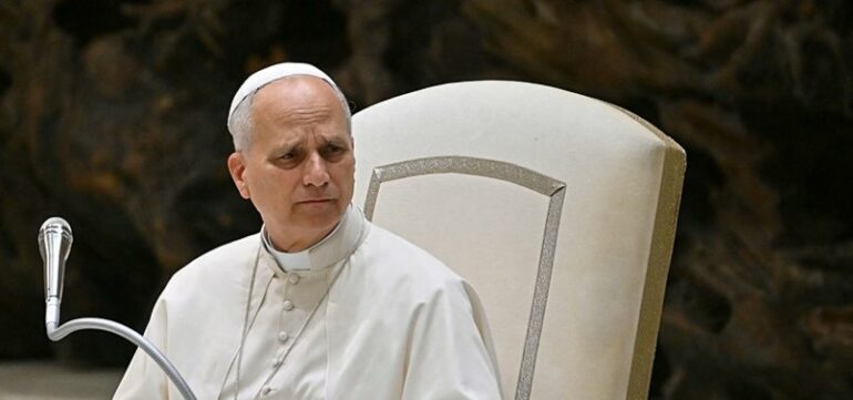 Papa U Drejtohet Studentëve