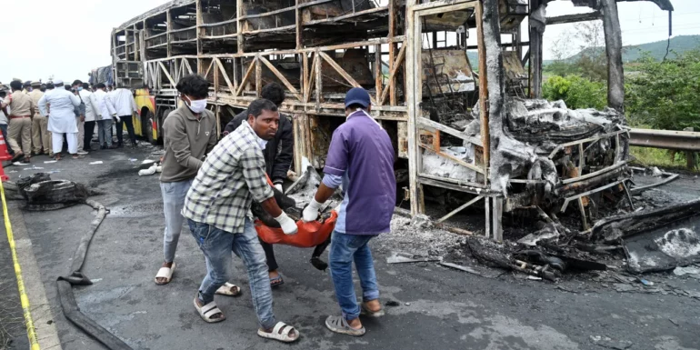 India Apotefromeno Leoforeio.jpg