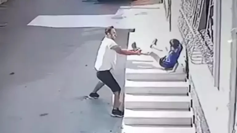 Tourkia Epithesi Paidi