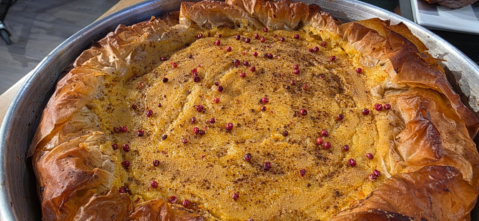 Qumështor me miell ermik e kungull të verdhë dhe lakër brukseli me qofte  Receta e ditës