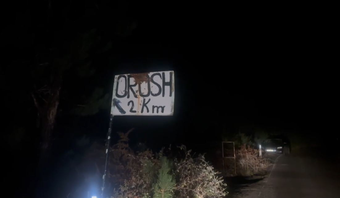 Vijon ngujimi në banesë i dy të armatosurve në Orosh  policia dërgon motrën e një prej të izoluarve për të negociuar