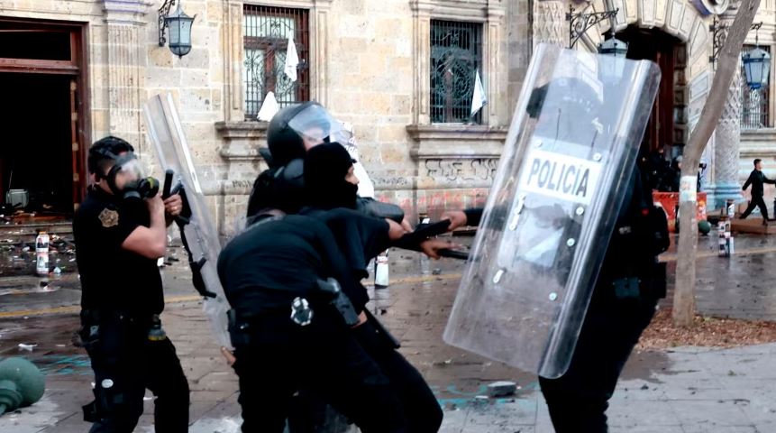 Përleshje në demonstratat kundër krimit në Meksikë  plagosen 120 protestues