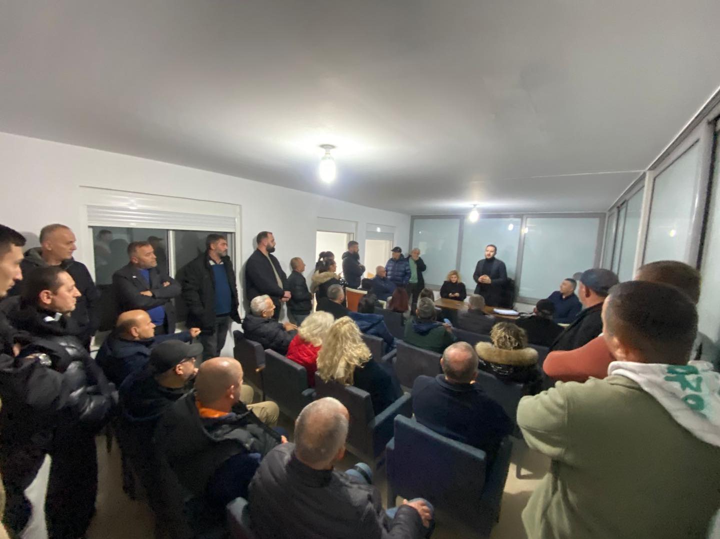  Korrupsioni ka përmbytur qeverinë   Ervin Salianji thirrje qytetarëve që t i bashkohen protestës  Rama në krye të një struktu   