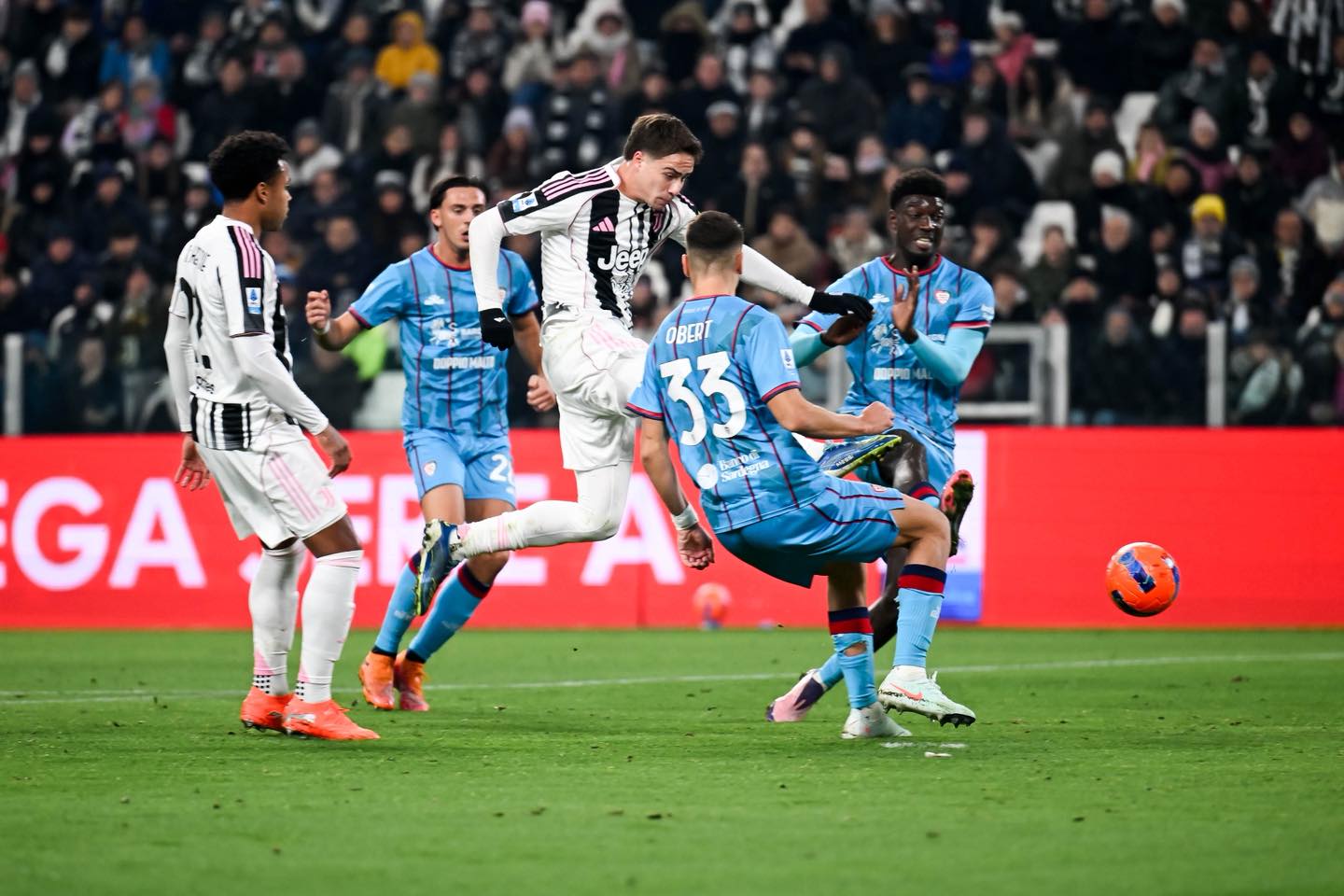 VIDEO/ Super Yildiz, Juventus thyen Cagliarin