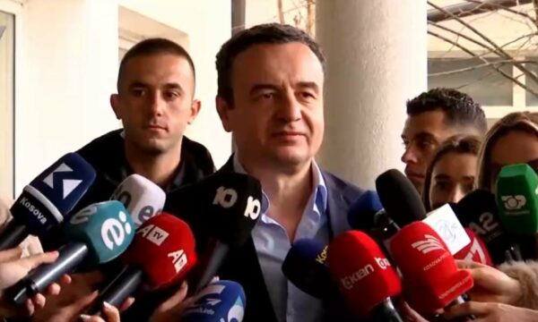 Zgjedhjet e balotazhit në Kosovë, voton Albin Kurti, thirrje qytetarëve: Ushtroni të drejtën tuaj!