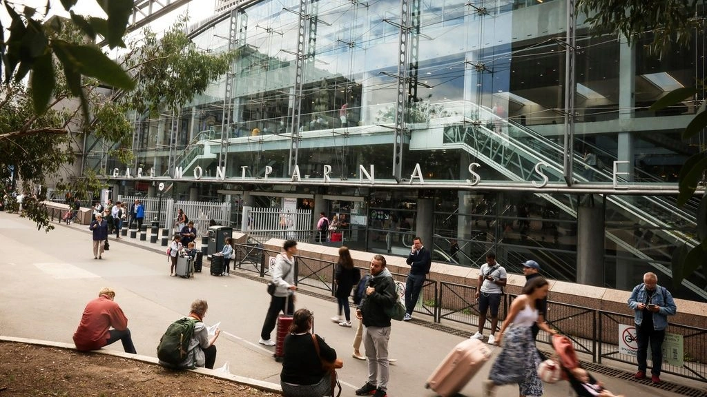 VIDEO  Evakuohet një stacion hekurudhor në Francë  policia neutralizon një person që mbante thikë