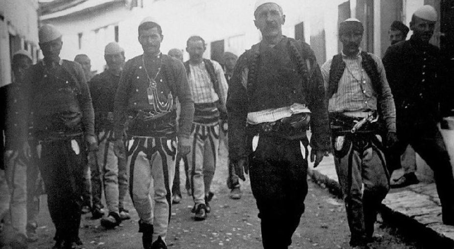  Duke marrë në vështrim gjithë firmatarët e Aktit të Pavarësisë dhe duke njohur edhe kontributin e tyre deri më atë kohë  duket qartë se Gurakuqi    Refleksionet e studiueses dhe gjuhëtares së njohur