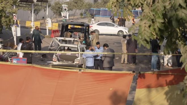 Sulm kamikaz jashtë një gjykate në Pakistan  humbin jetën 12 persona