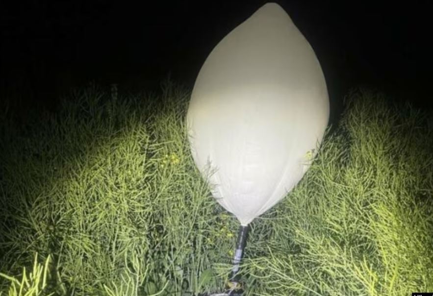 Shkaktuan kaos në aeroporte/ Analiza: A janë balonat nga Bjellorusia kontrabandë, sulm hibrid, apo të dyja?