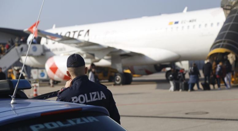 28-kg-kokaine-qindra-mijera-euro-dhe-koka-e-trafikut-te-droges-ne-angli-arrestohet-32-vjecari-shqiptar-nje-vit-me-pare-kishte-blere-online